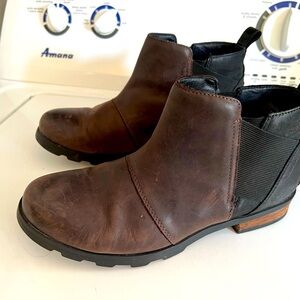 Sorel Women’s Emelie Chelsea Boot size 8.5